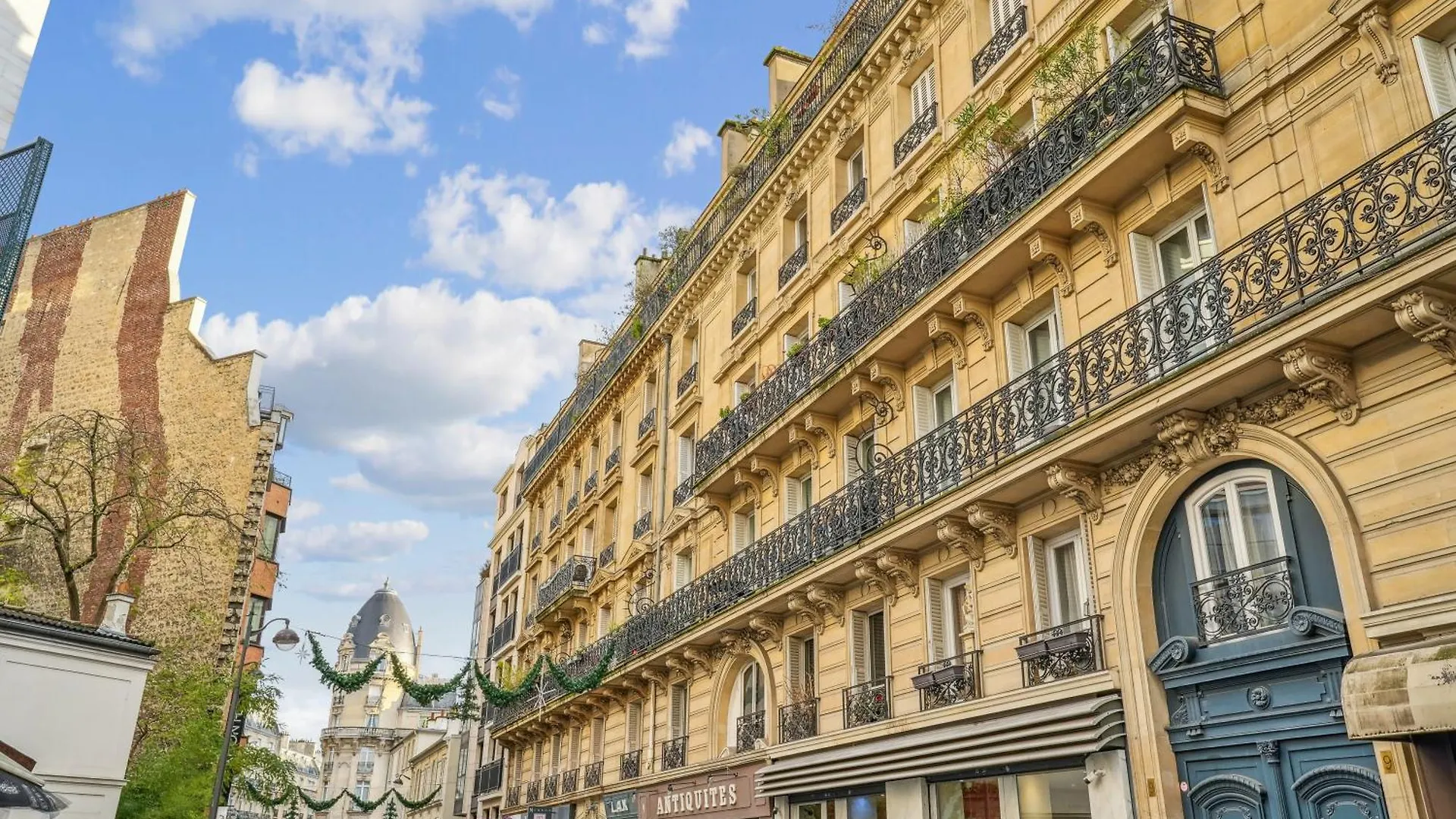 Luxury La Tour Paris